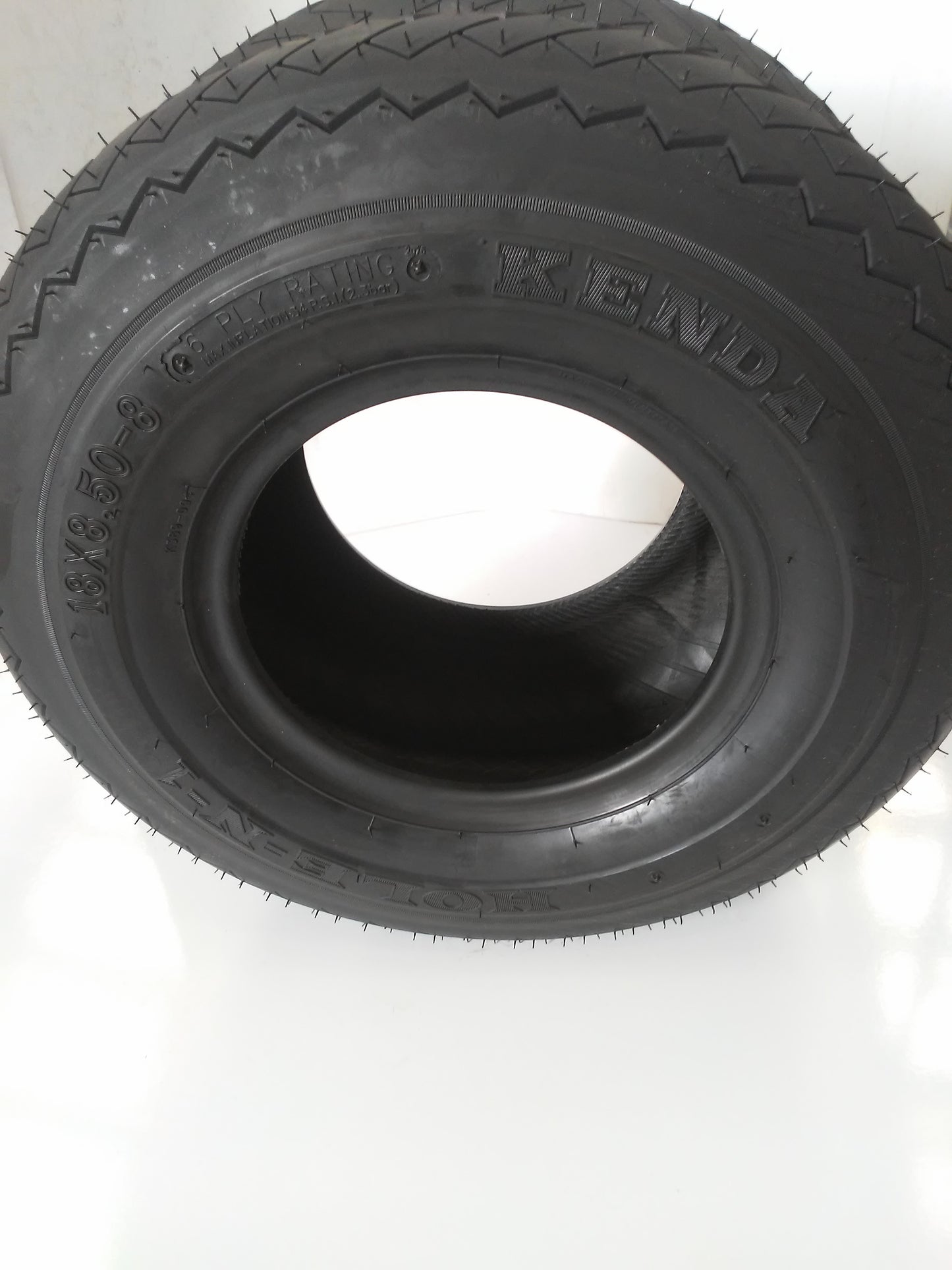 Llanta Kenda de 18x8.5-8